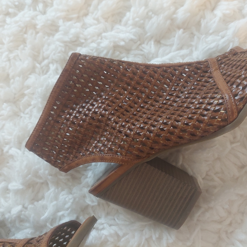 Indigo Rd block heels/sandals ~ Size 10M - Picture 8 of 10